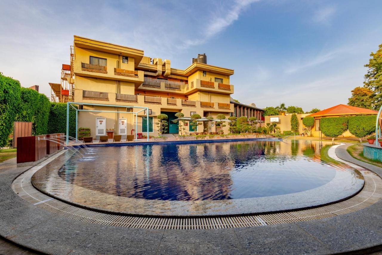 Downtown Resorts Nh8 Dharuhera Exterior photo